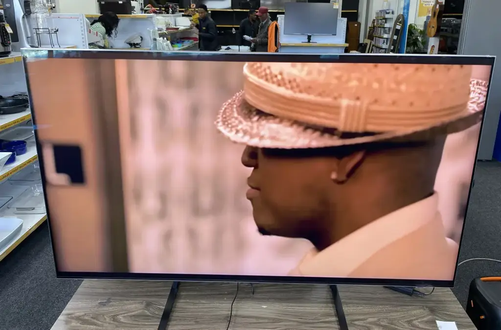 Samsung 65 Inch Smart Tv - View 4