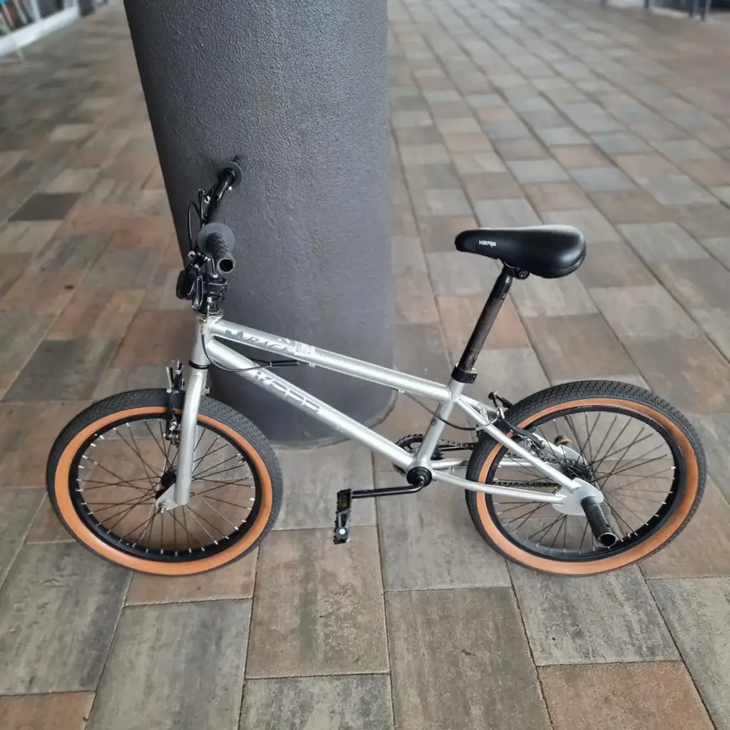 Kerb Racer Iii Bmx Bike Both Wheels Have Slow Punch - View 2