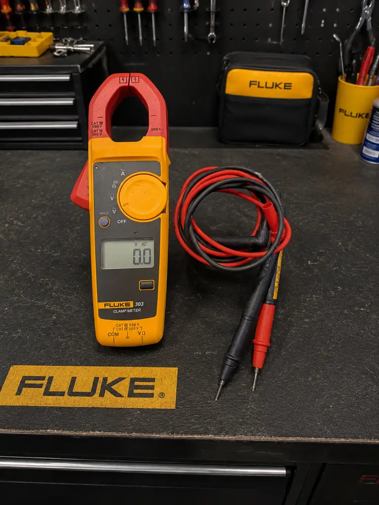 Fluke 303 Clamp Meter – Second Hand