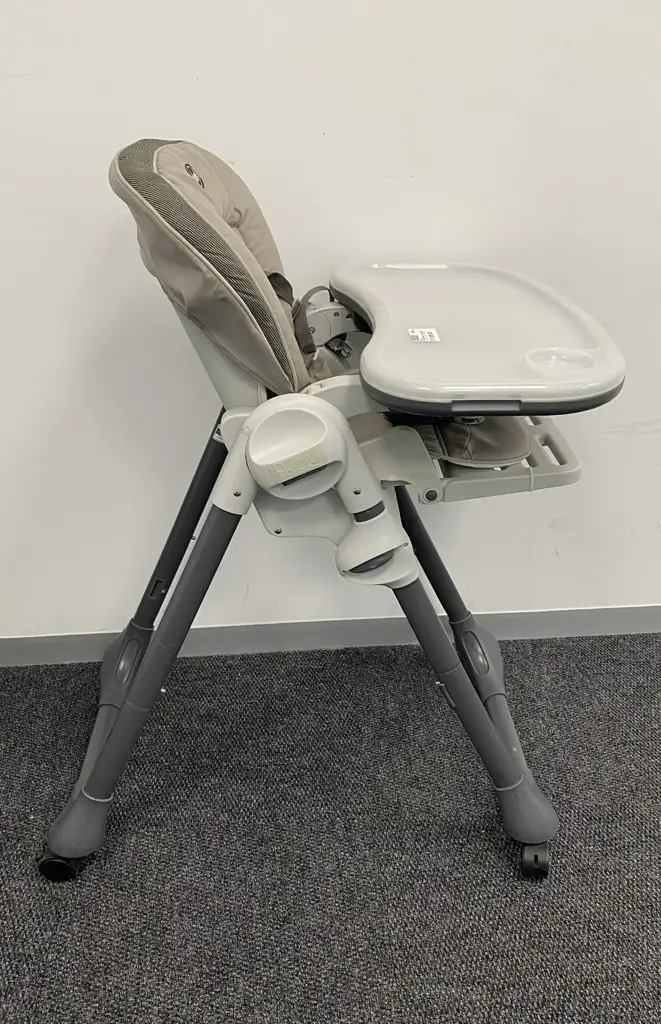 Chicco Polly Foldable High Chair - View 3