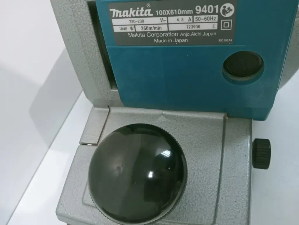 Makita Belt Sander 100Mm X 610Mm 9401 - View 2