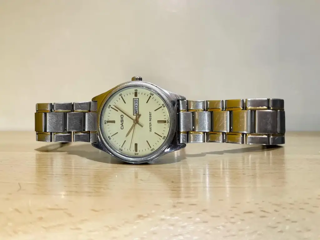 Casio Mtp-V003sg-9A Two-Tone Men's Analog Watch. - View 2