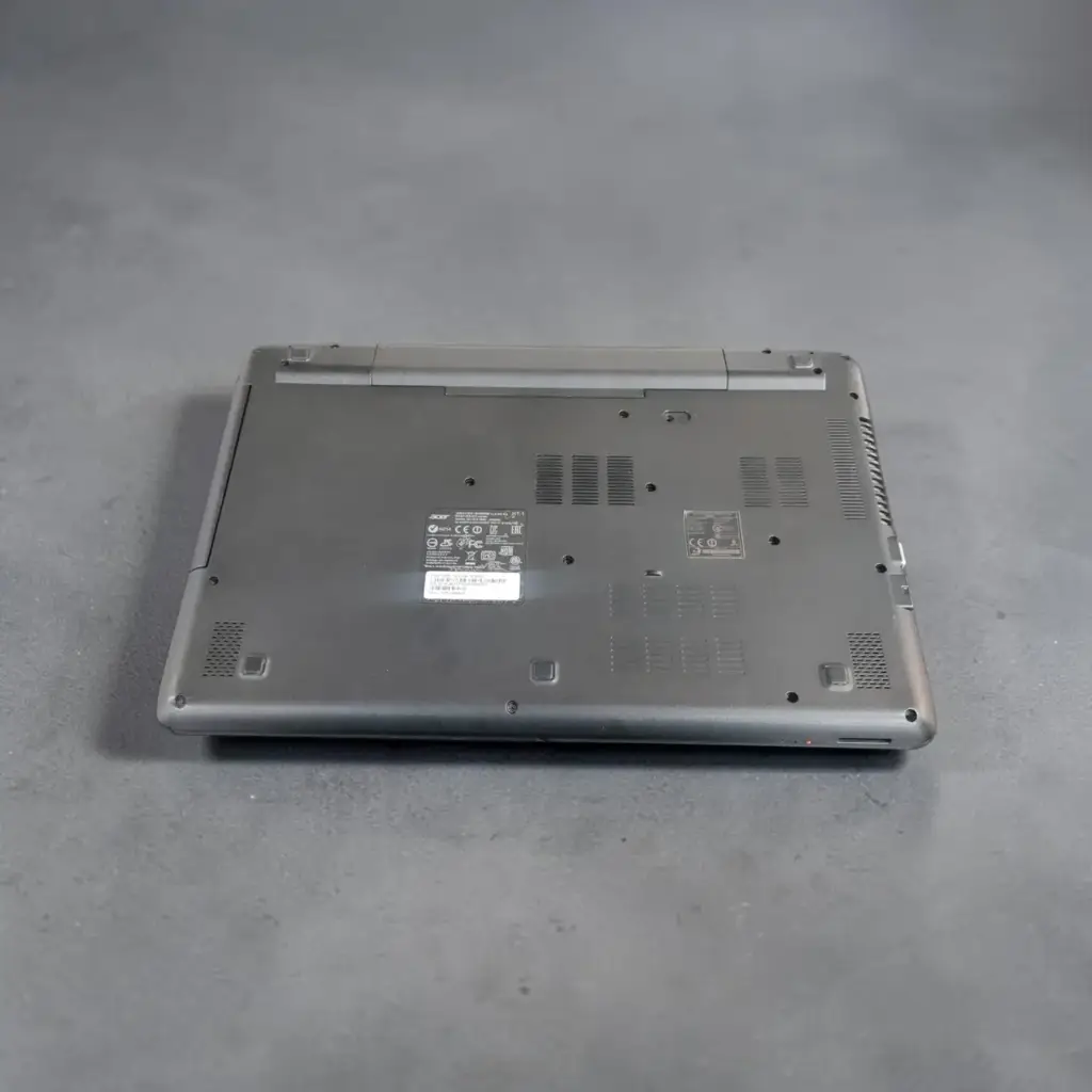 Acer Aspie E5-571 Laptop - View 2