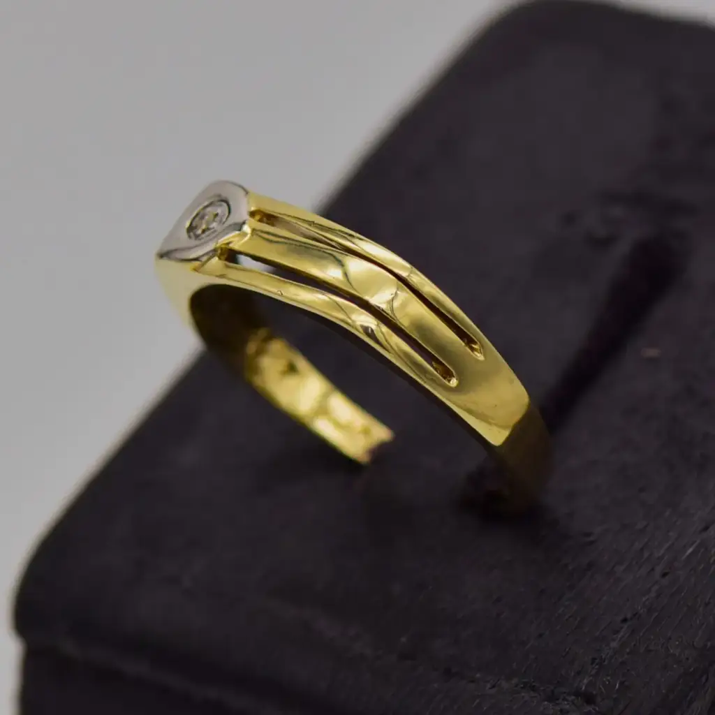 9ct Yellow Gold Men's Ring - View 3