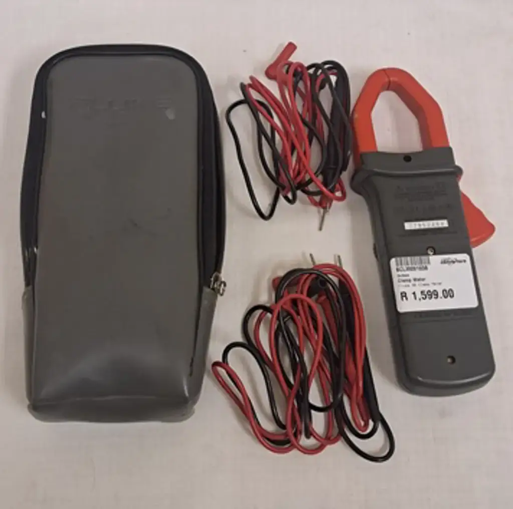 Fluke 36 Clamp Meter - View 3