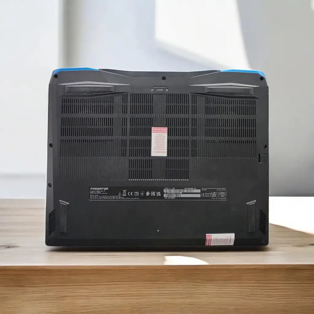 Acer Predator Phn16-71 Laptop - View 3