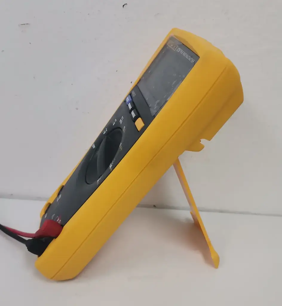 Fluke 175 Handheld Digital Multimeter True Rms - View 2