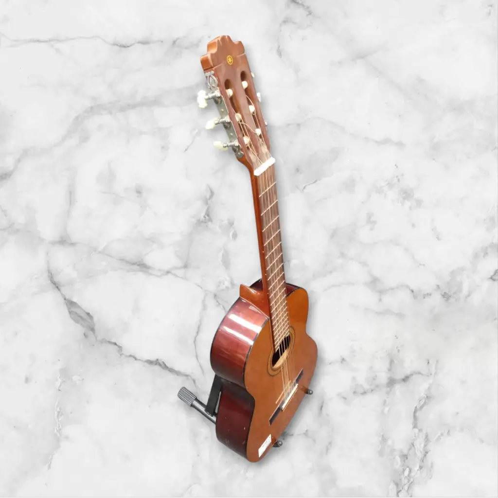 Yamaha G-225 - View 3