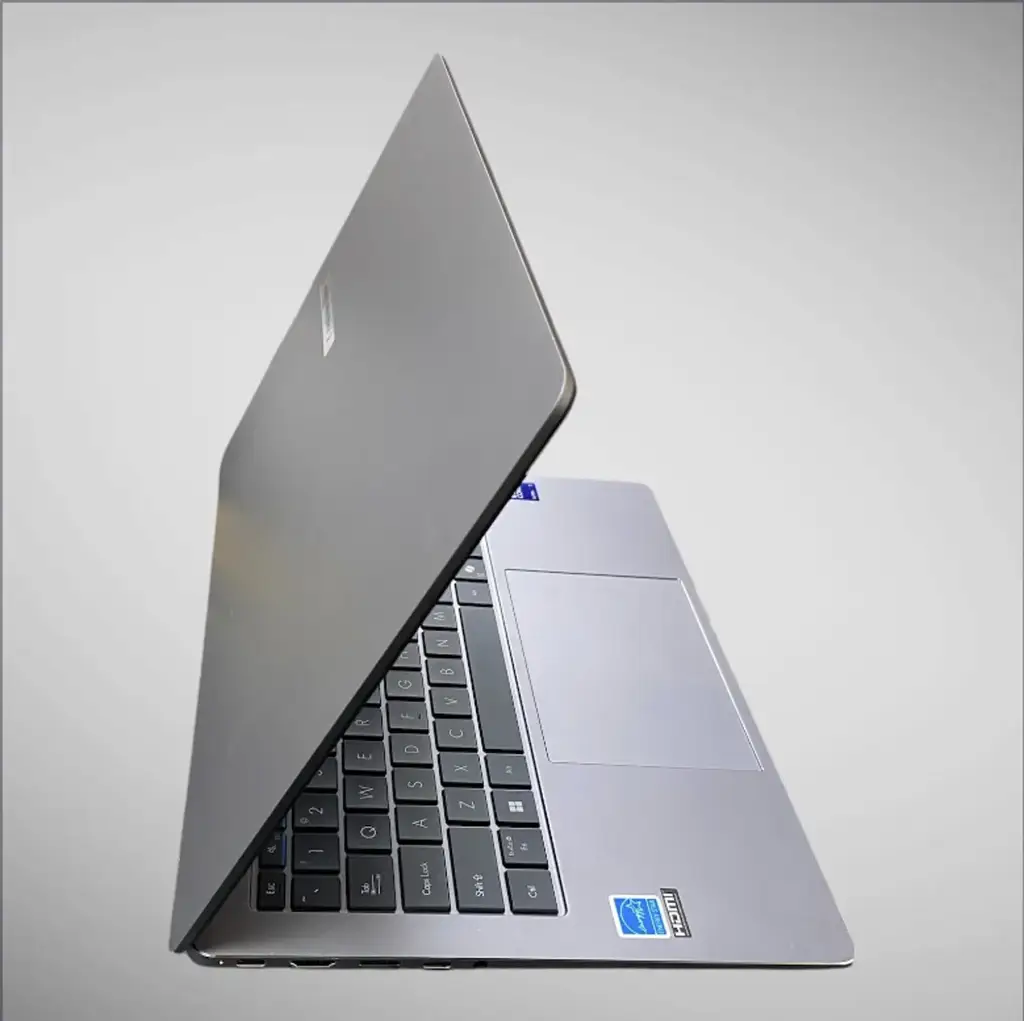 Asus Expert Book Ultra 7 - View 2