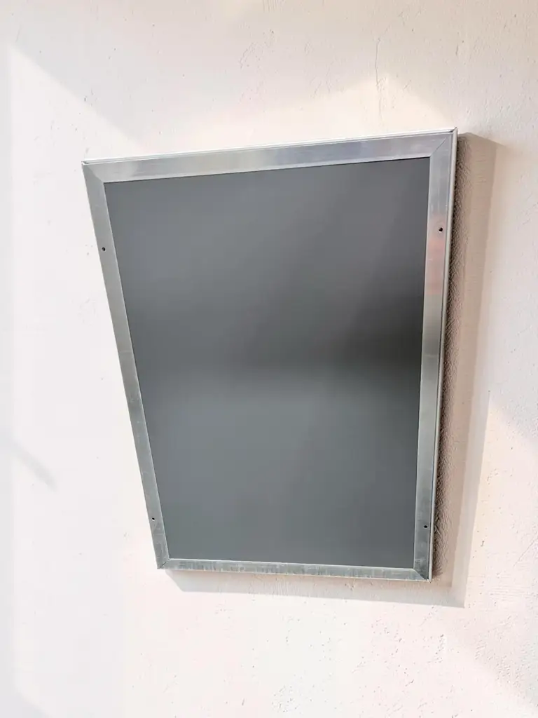 Parrot Poster Frame Econo - Aluminium With Mitred Corners - A2 - View 2