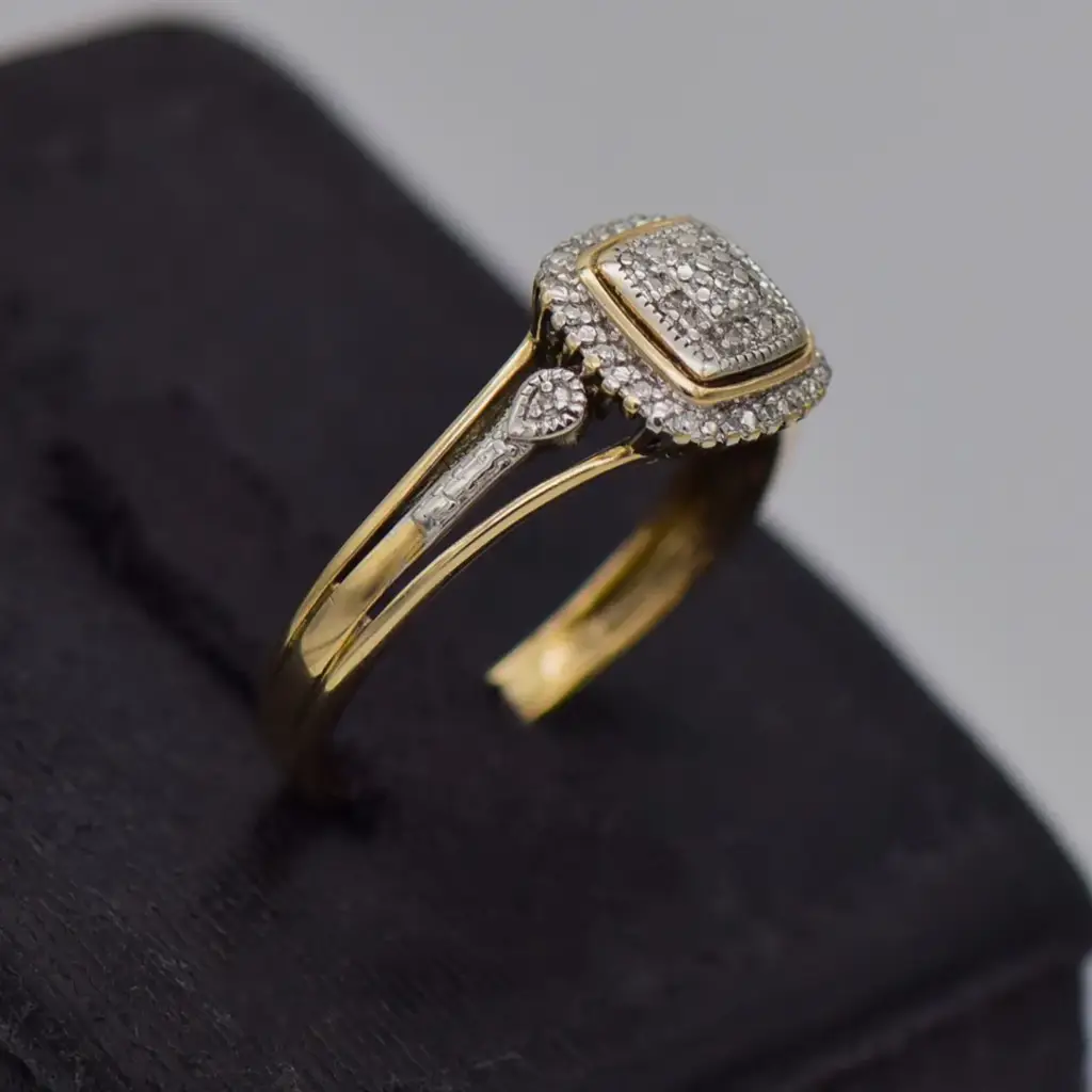 9ct Yellow Gold Cluster Ring - View 2