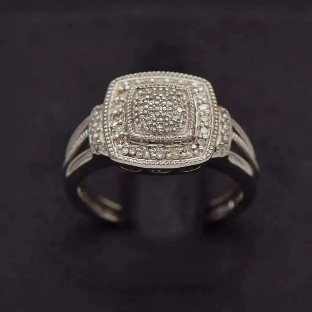 9ct White Gold Dress Ring