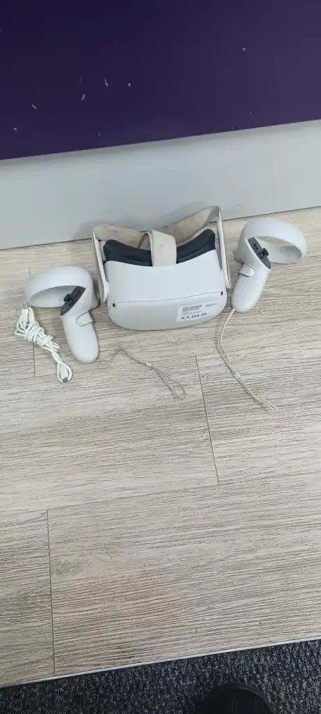 Meta Oculus Quest 2 Vr Headset 256Gb White + 2 Touch Controllers - View 3