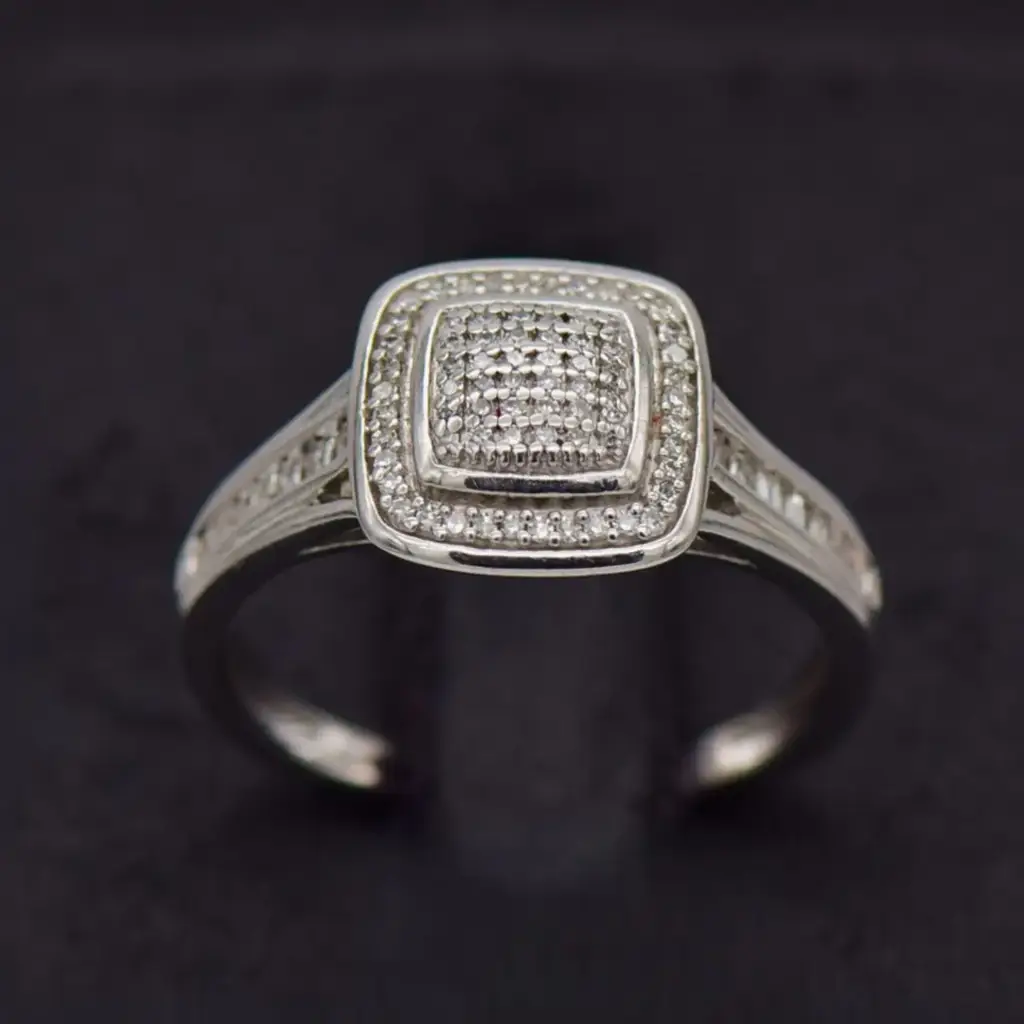 9ct White Gold Dress Ring