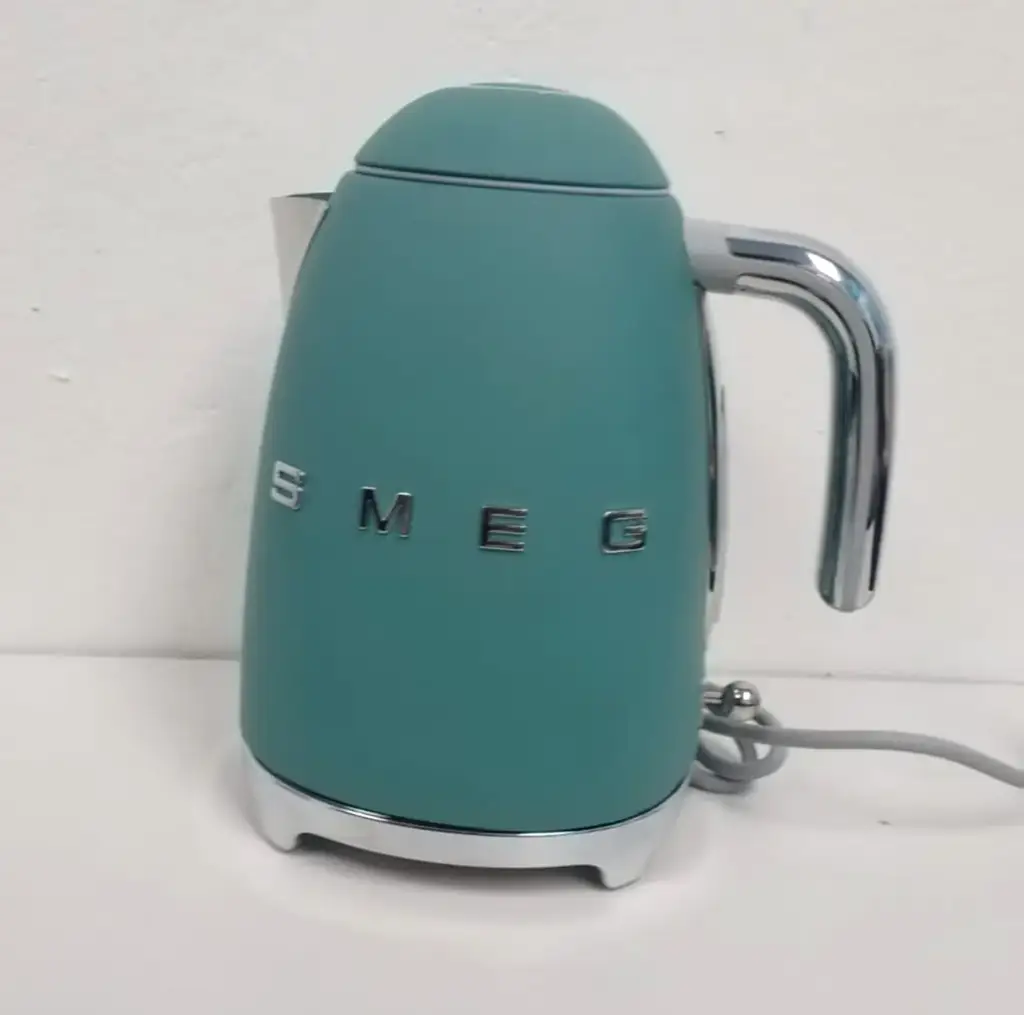 Smeg Retro Kettle Emerald Green - View 2