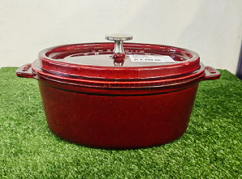 La Cocotte Staub 23 Pot - View 2