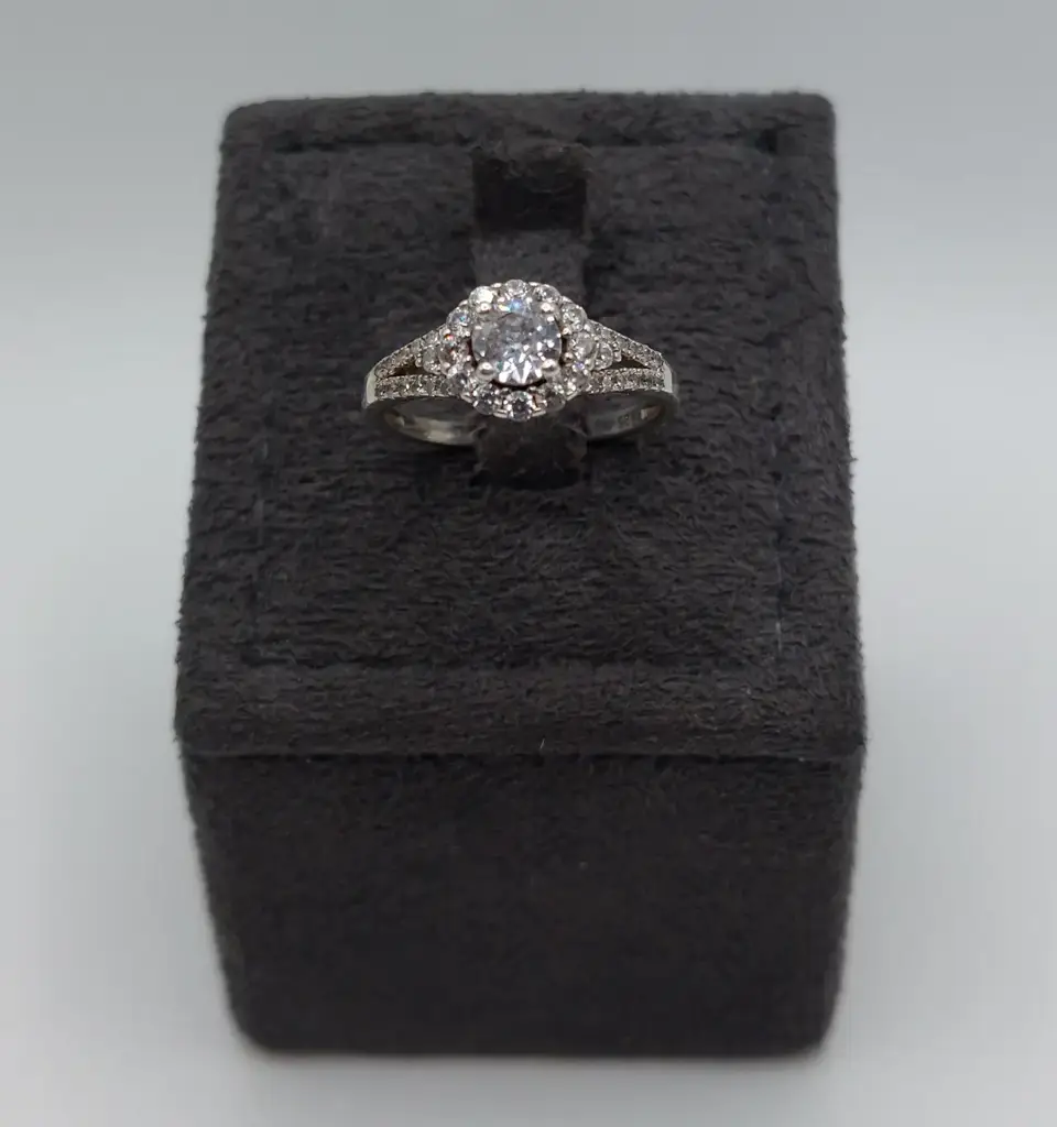 Sterling Sivler Cz Ring