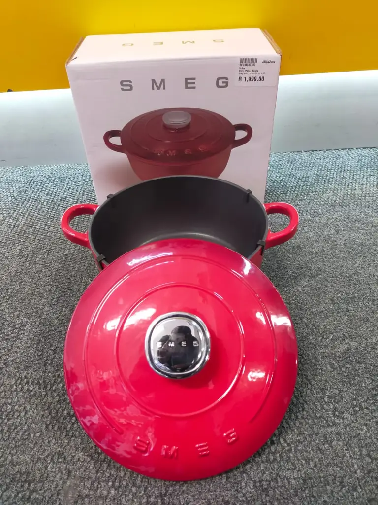 Smeg 24Cm Cast Iron Casserole - View 5