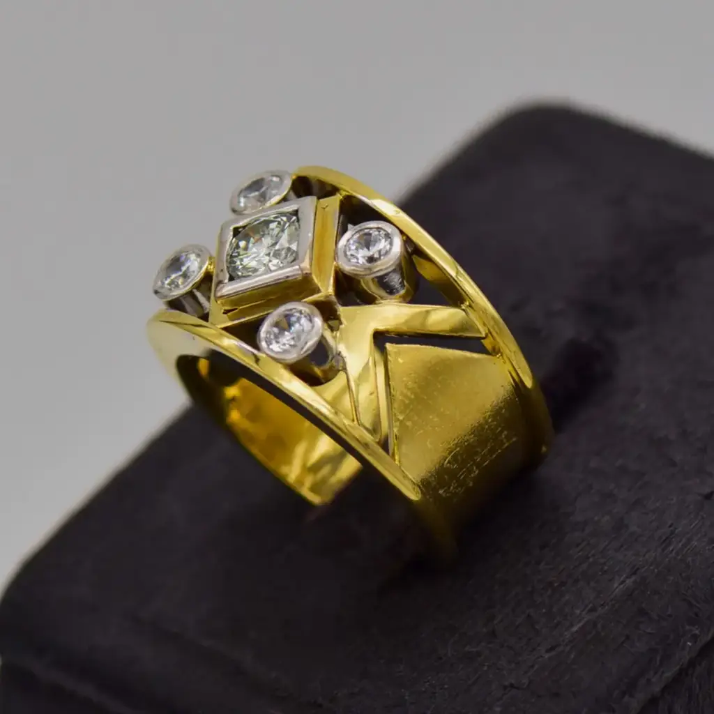 15ct Yellow Gold Dress Ring - View 3