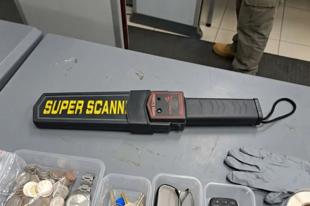 Super Scanner Md-3003B1 Handheld Metal Detector