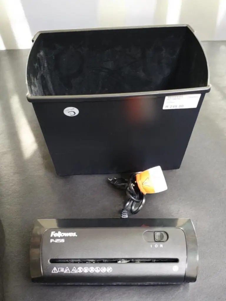 Fellowes P-255 Shredder - View 2