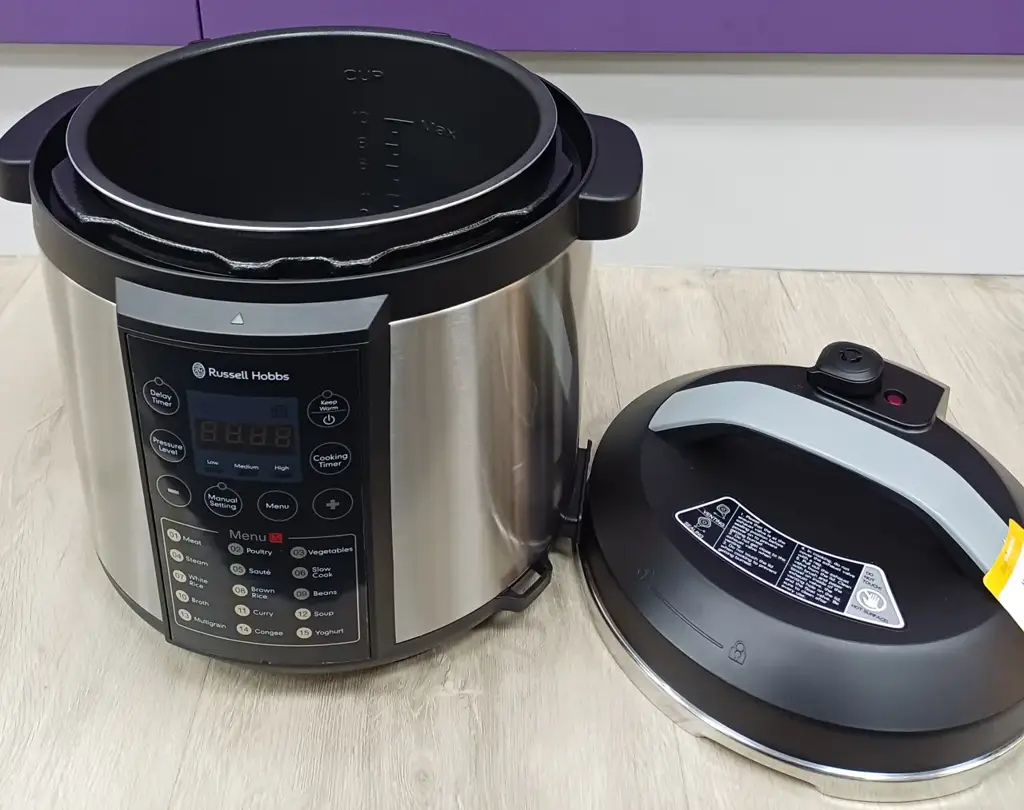 Russell Hobbs Pressure Cooker 6L - View 2