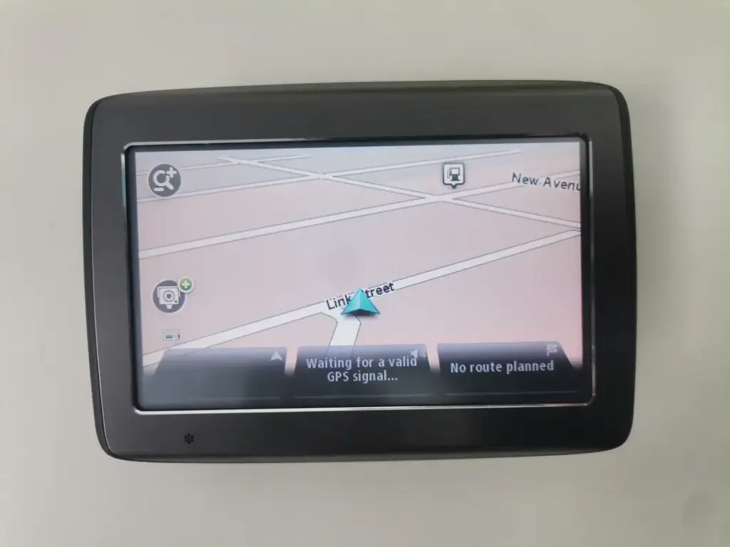 Tomtom Via Live 120 Automotive Gps(Sticker Needs Replacement)