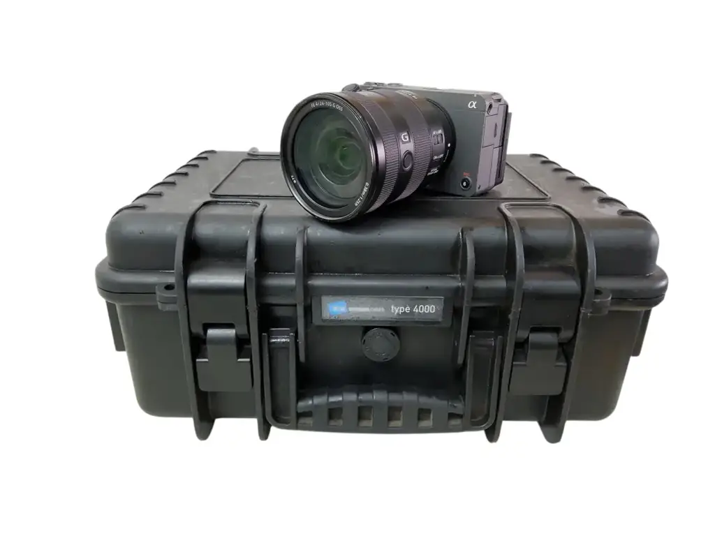 Sony Fx3 Cinema Line Full-Frame 4K Camera + Fe 24-105Mm F4 G Oss Lens + Case - View 2