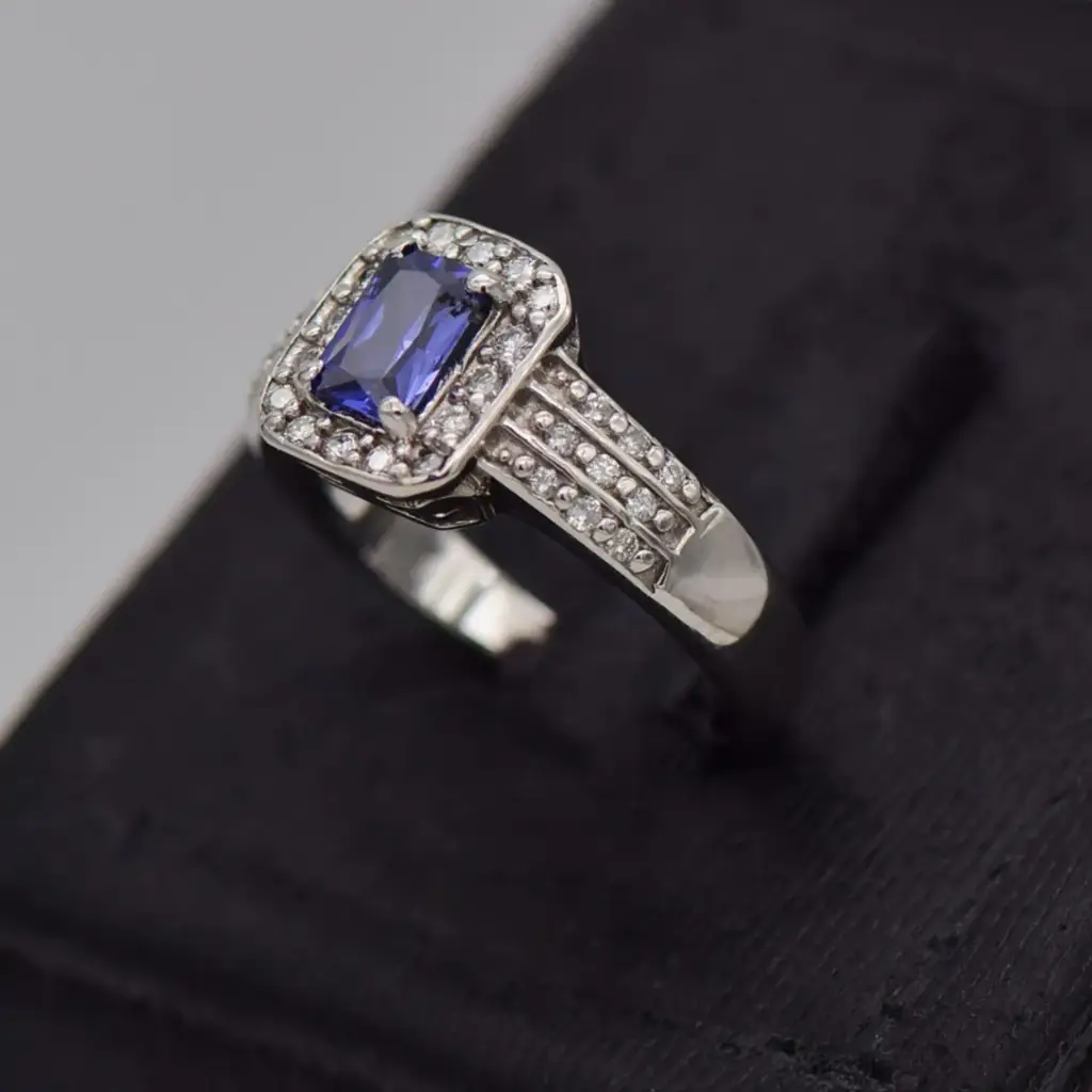18ct White Gold Dress Ring - View 3