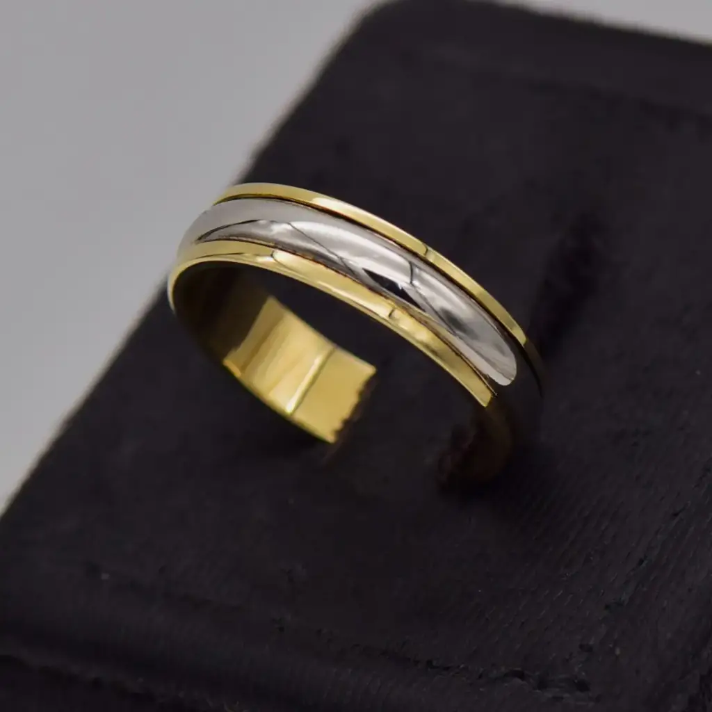 9ct Two Tone Gold Wedding Band Patterned - View 3