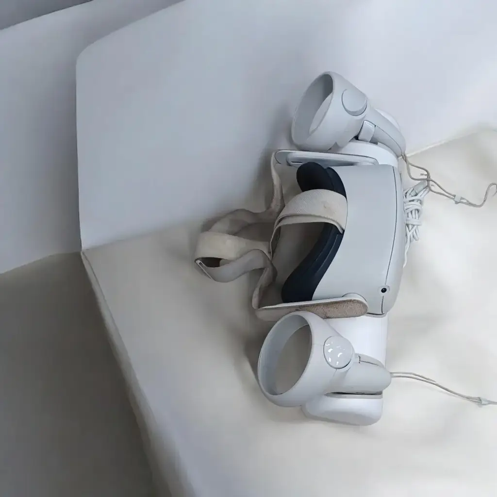 Meta Oculus Quest 2 Vr Headset 256Gb White + 2 Touch Controllers - View 2