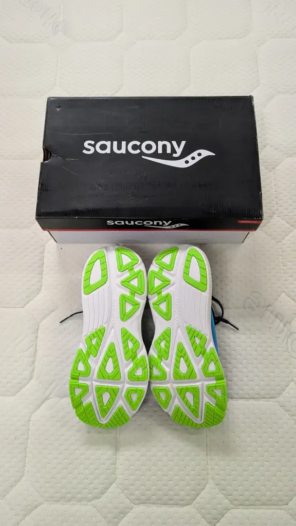 Saucony 19 Running Shoes | Uk Size 7 - View 3