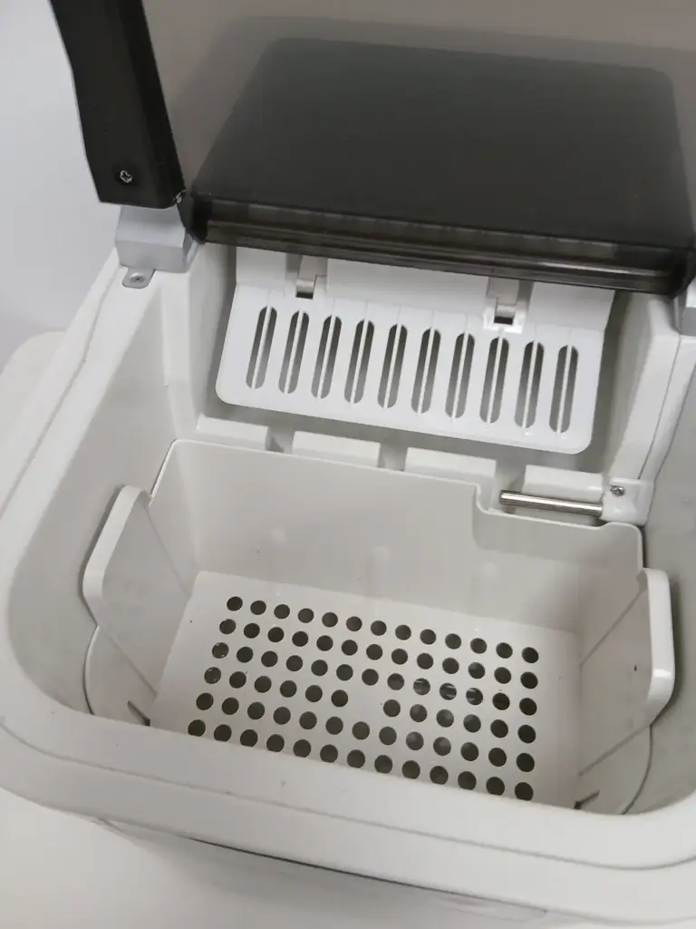 The Water Well Ice Maker - View 5