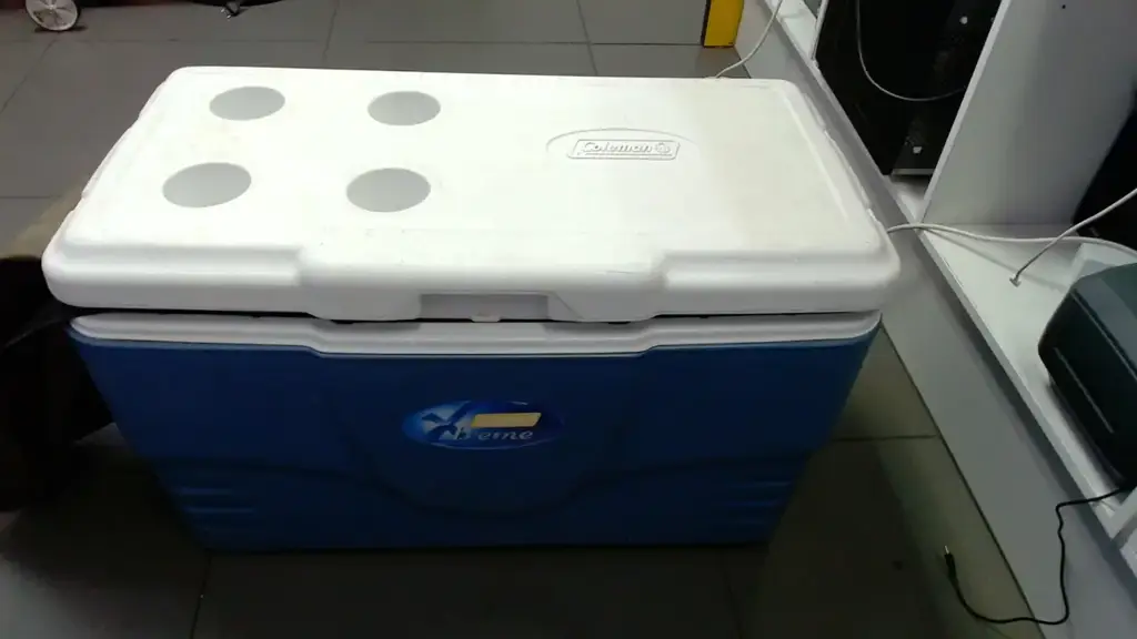 66 Litre Coleman Coolerbox - View 2