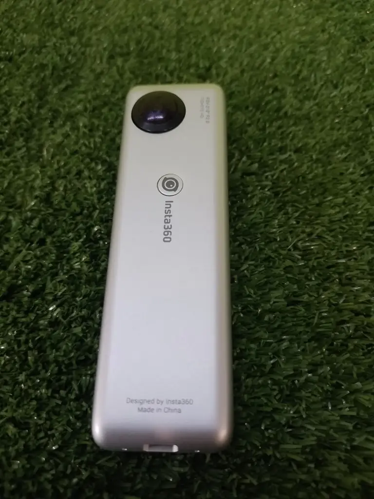 Insta360 Nano Camera - View 2
