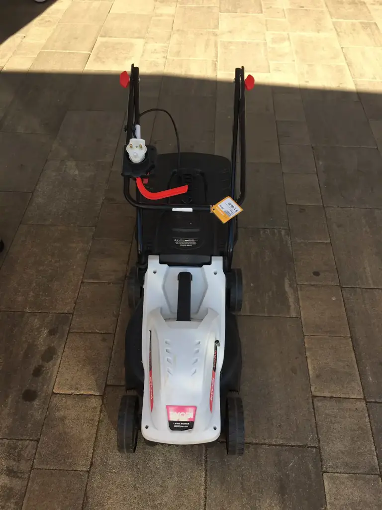 Ryobi Lawn Mower - View 3