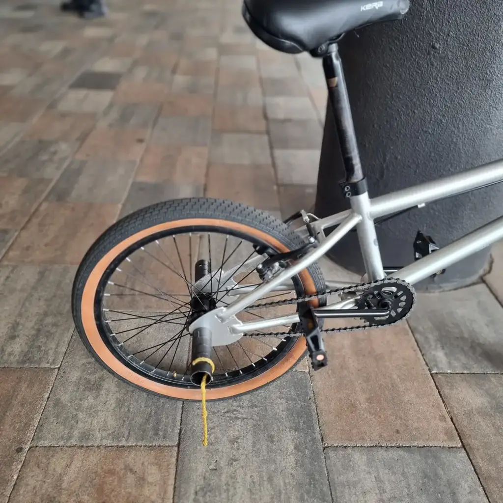 Kerb Racer Iii Bmx Bike Both Wheels Have Slow Punch - View 3