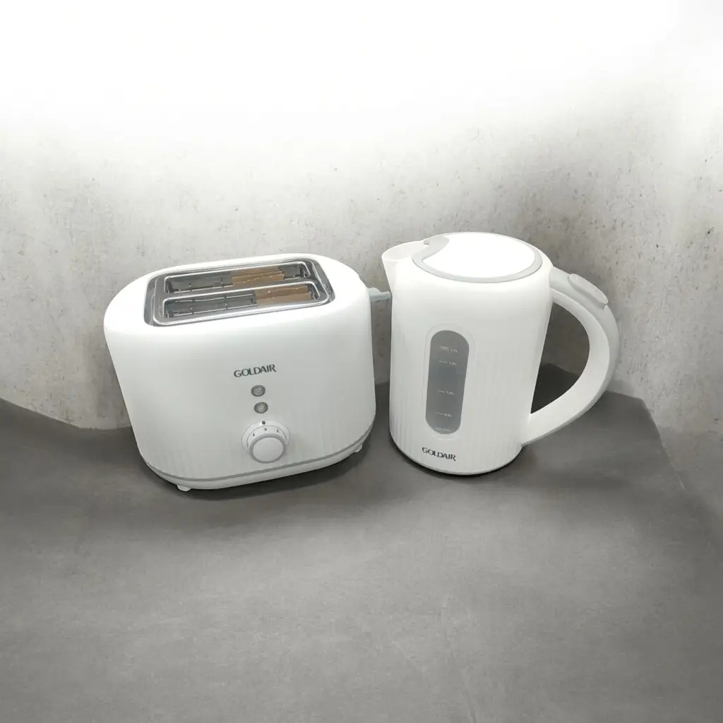 Goldair Gkp-9000 Sa Toaster And A Kettle
