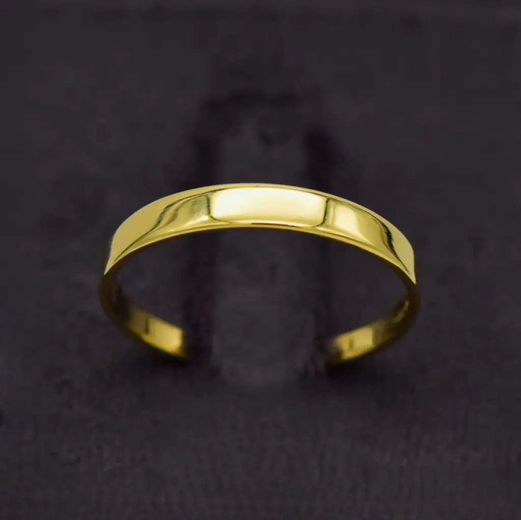 18ct Yellow Gold Wedding Band Tapered