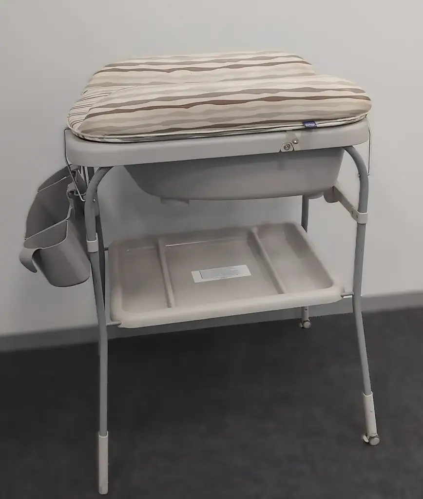 2 In 1 Baby Bathtub With Changing Table