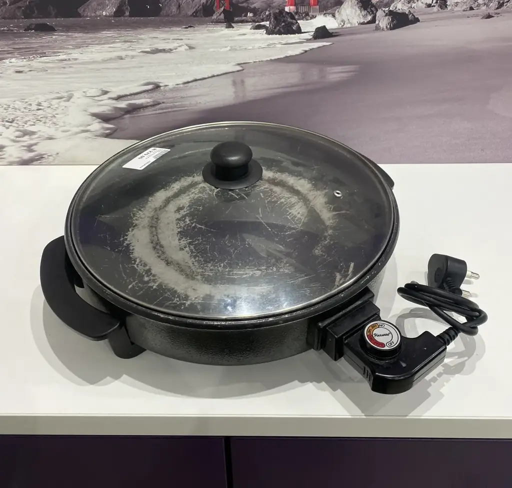 Electric Frying Pan. - View 2