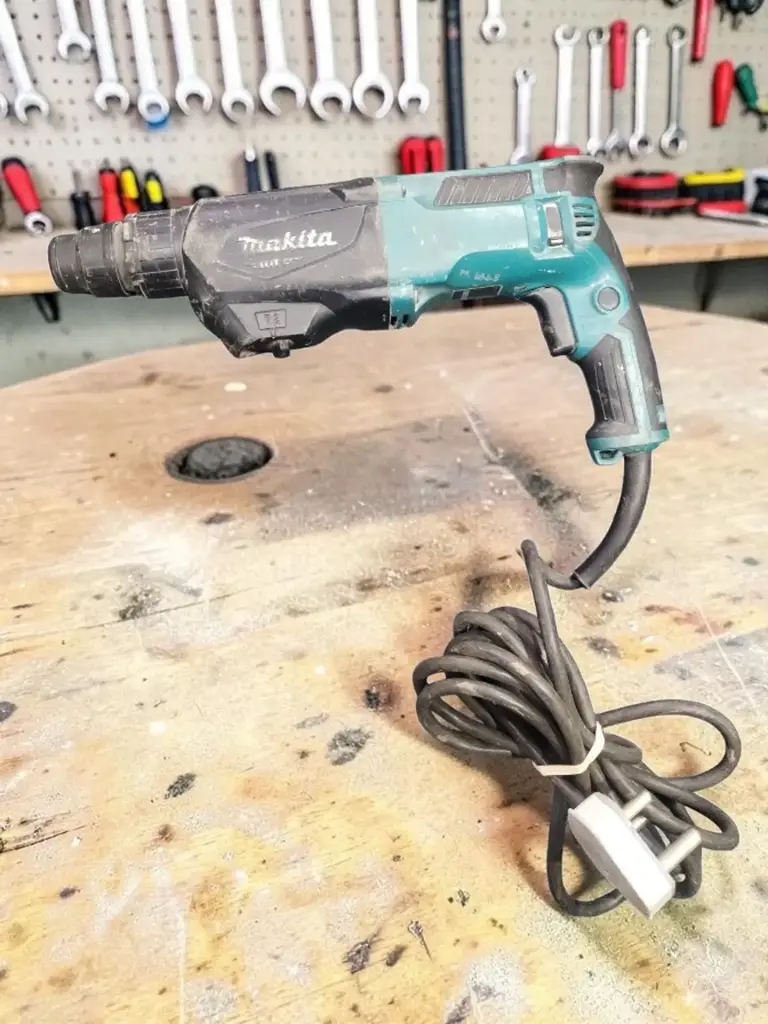 Makita M8701 Hammer Drill