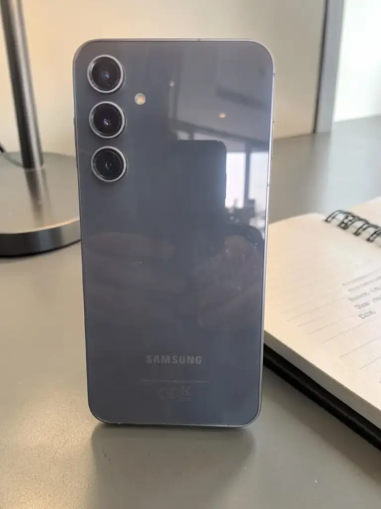 S23 Samsung Galaxy Smartphone (S23 Fe) - View 3
