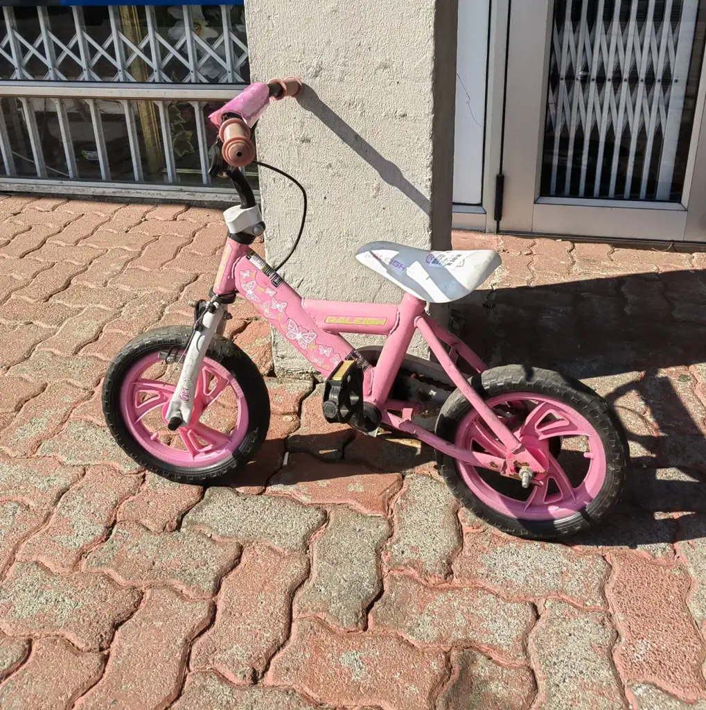Raleigh Lily 12" Girls Bike - View 2