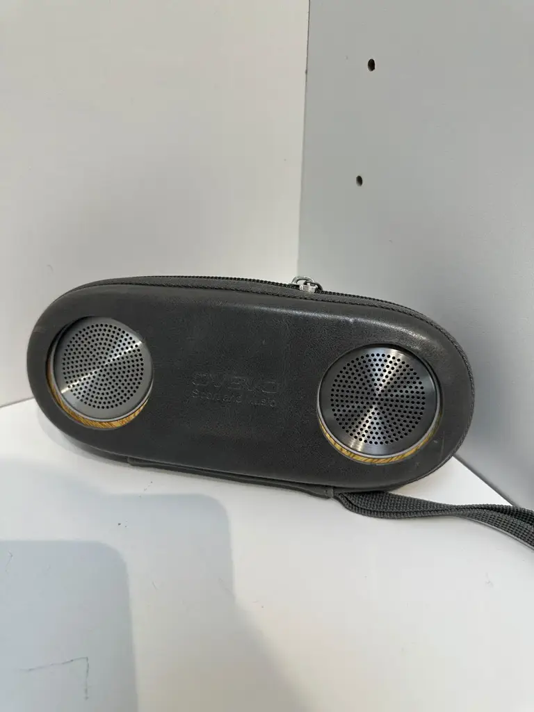 Ovevo Tango D10 Magnetic Adsorption Bluetooth Speakers - View 2