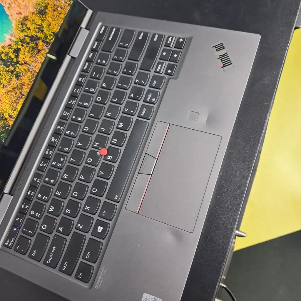 Lenovo Thinkpad X1 Yoga Gen 5 Laptop - View 3