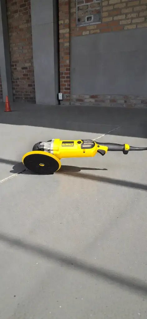 Dewalt - Polisher 1250W 150-180 Mm - View 2