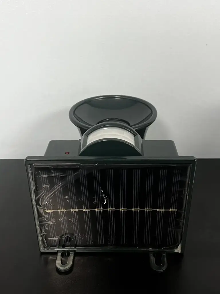 Pest Repeller Solar Powered Pir Motion Sensor - View 2