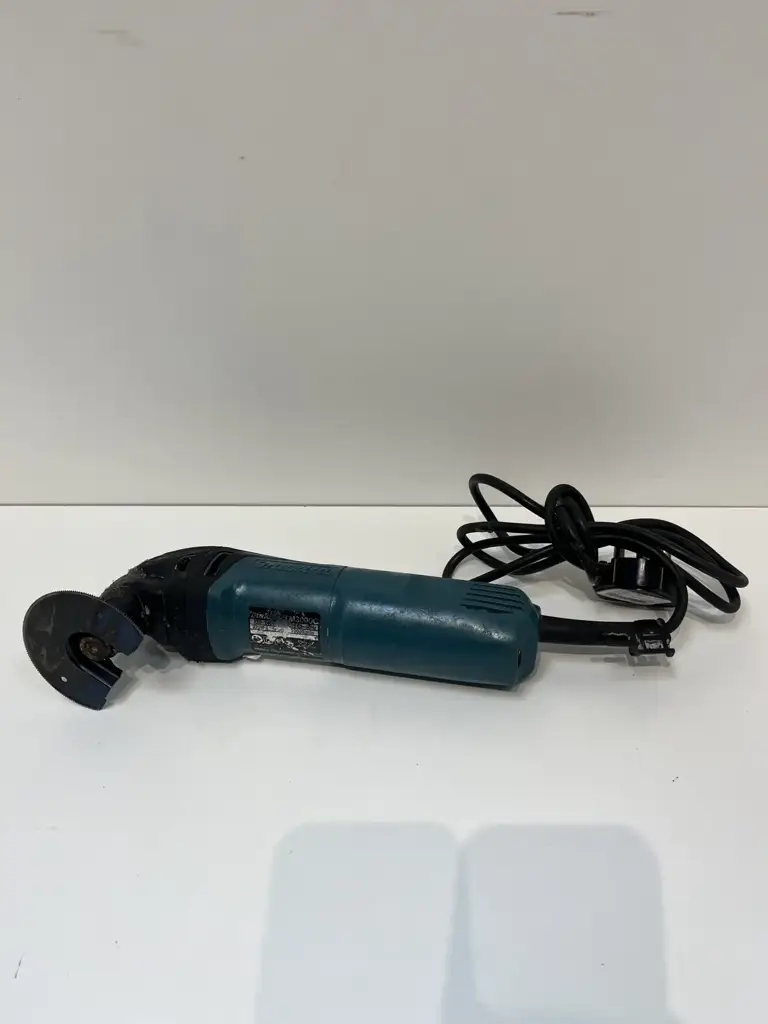 Makita Corded Oscillating Multi-Tool Tm3000c Cutting Blade - View 2