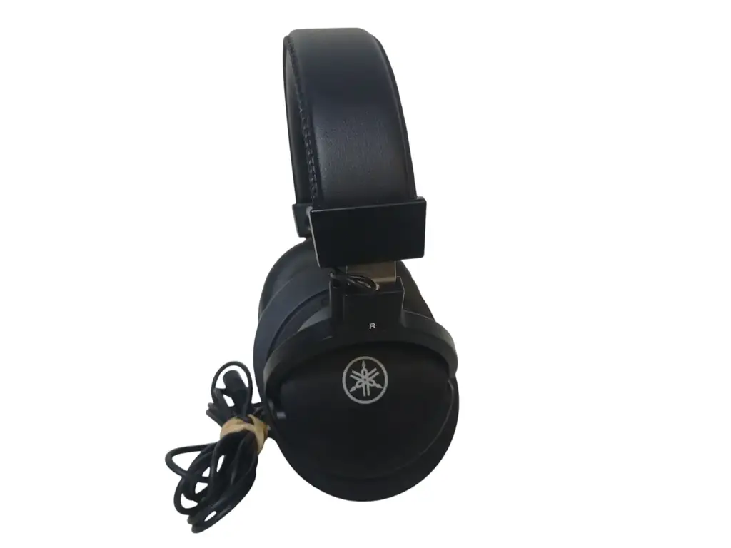 Yamaha Ag03mk2-Lspk Live Streaming Pack (Black) - View 4